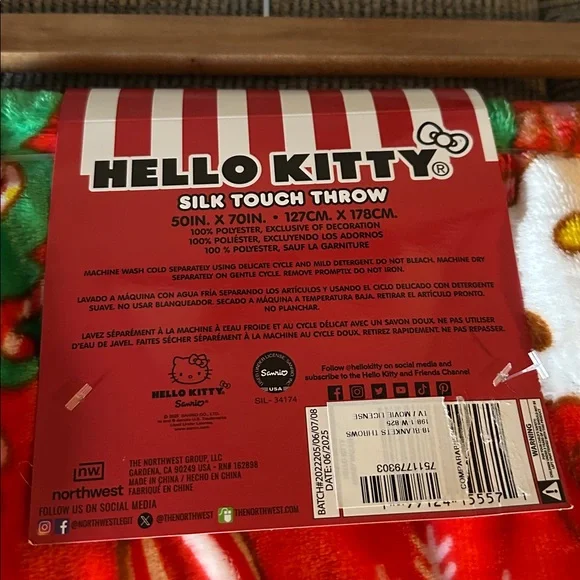 Hello Kitty christmas blanket - Picture 5 of 6
